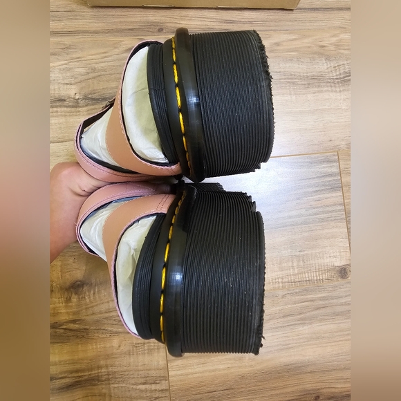 Dr. Martens VOSS WOMEN'S LEATHER STRAP PLATFORM SANDALS, size US 8 - Picture 9 of 12